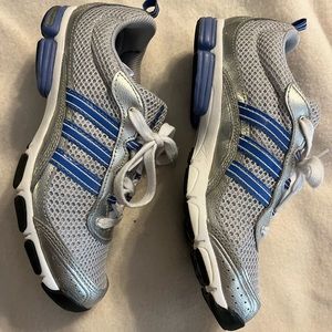 Adidas Women's Vibe Complete Athletic Sneaker Size 7.5 US.